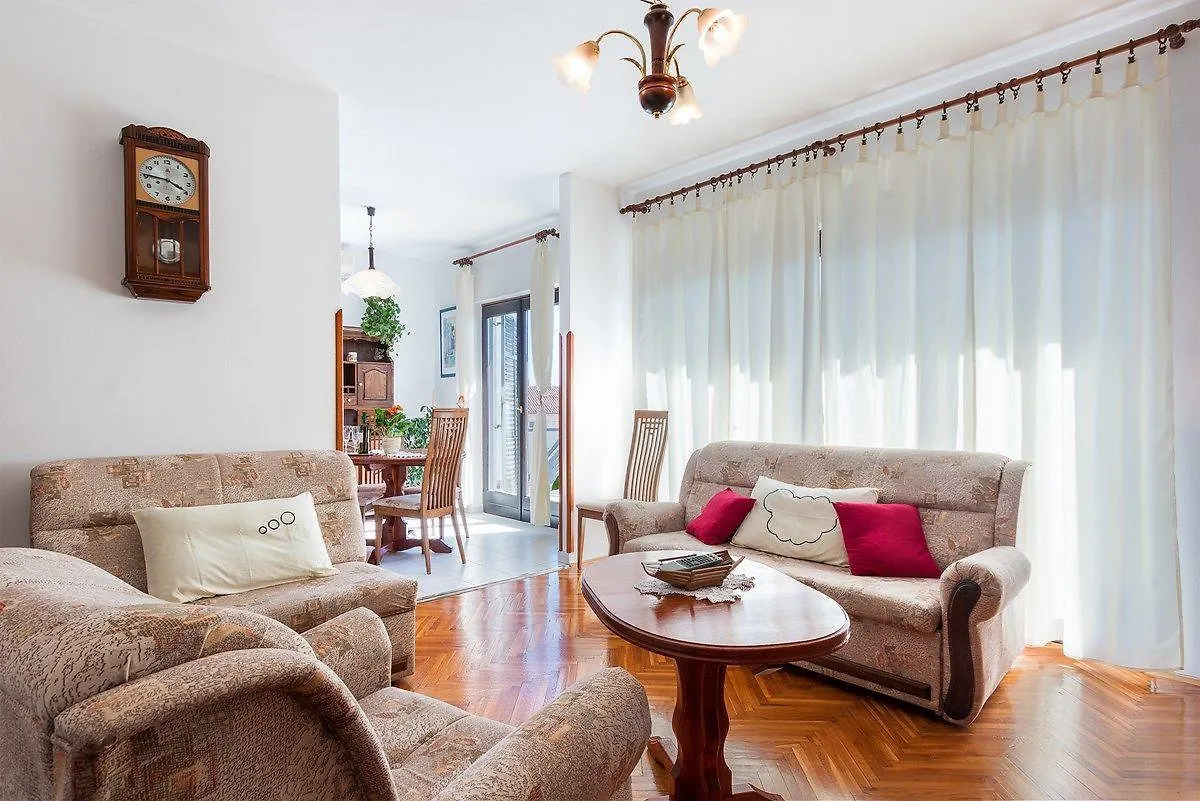 Apartment Grabro Pula 0*,  Croatia
