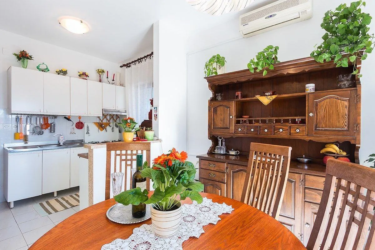 Apartment Grabro Pula