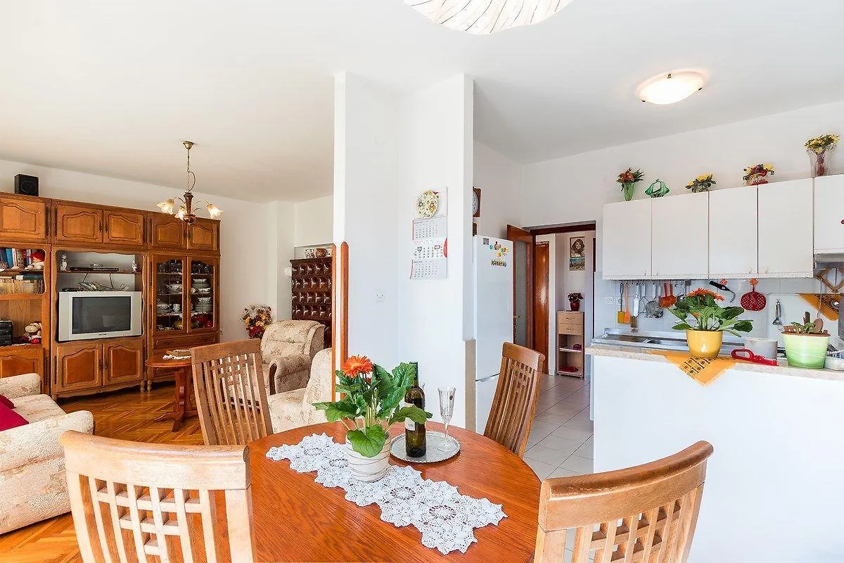 بولا Apartment Grabro