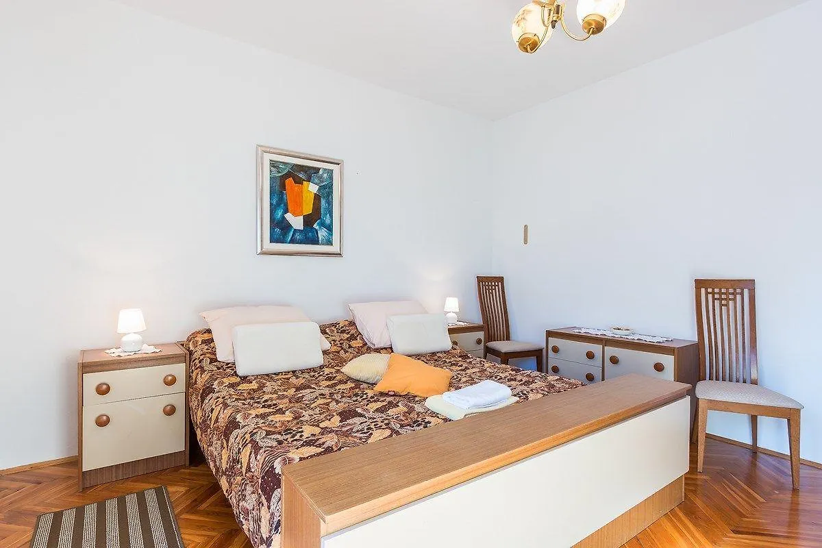 بولا Apartment Grabro